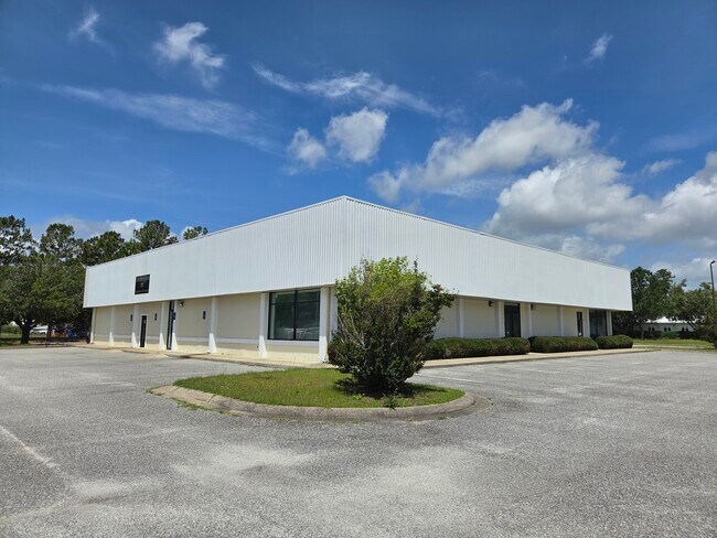 More details for 111 Center Dr, Brunswick, GA - Retail for Sale