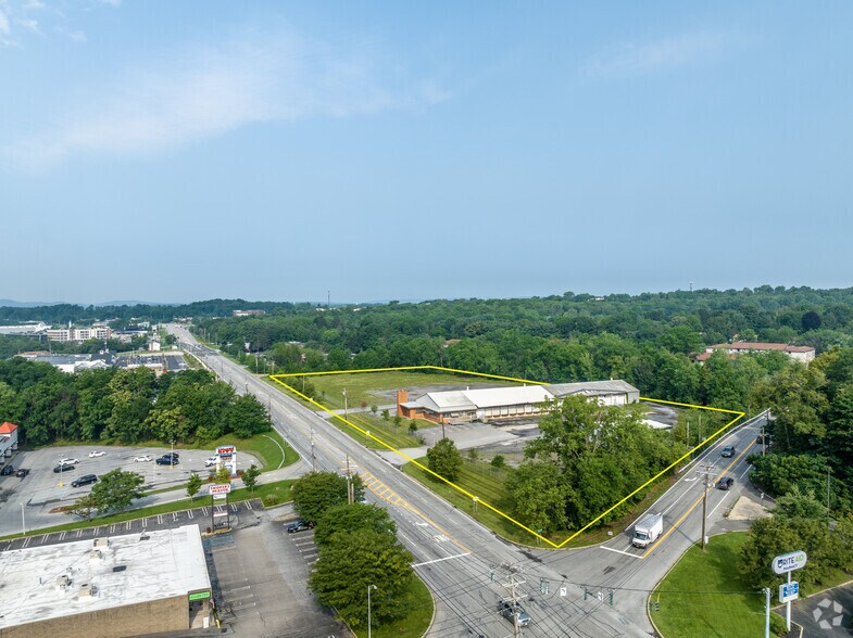 681 Route 211 E, Middletown, NY à louer - Aérien - Image 2 de 53