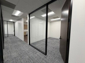 4851 Lyndon B Johnson Fwy, Dallas, TX à louer Photo intérieure- Image 2 de 13