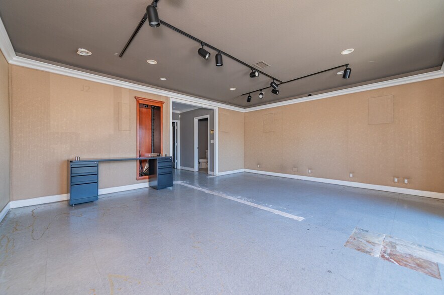 711 W 17th St, Costa Mesa, CA à louer - Photo du bâtiment - Image 3 de 24