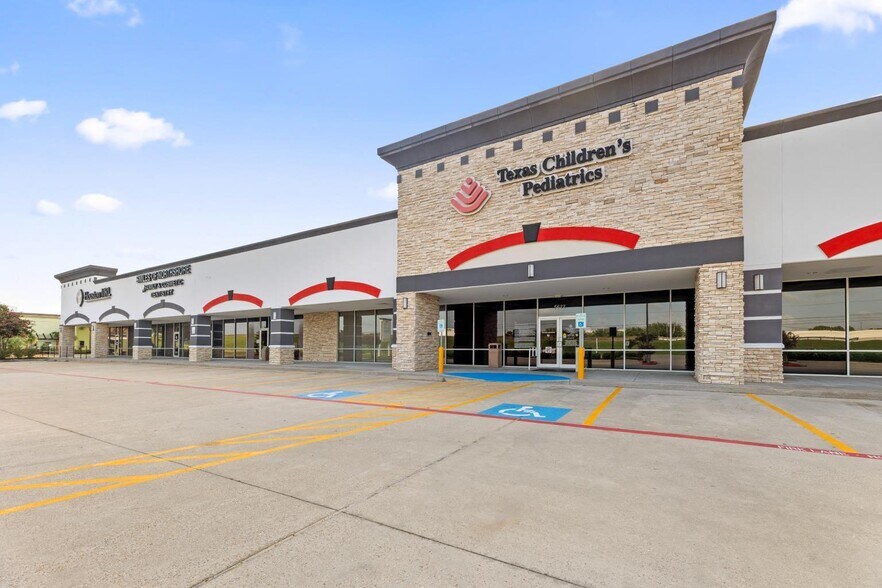5614-5650 E Sam Houston Pky N, Houston, TX à louer - Photo du bâtiment - Image 3 de 8