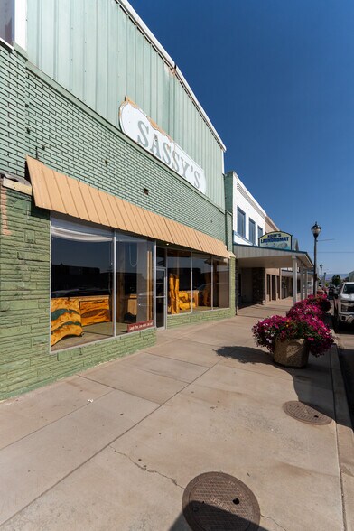 65 N 200 E, Roosevelt, UT à vendre - Photo du bâtiment - Image 3 de 46