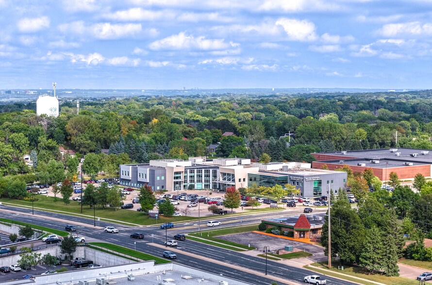 1000 140th St W, Burnsville, MN à louer - Photo du bâtiment - Image 2 de 22