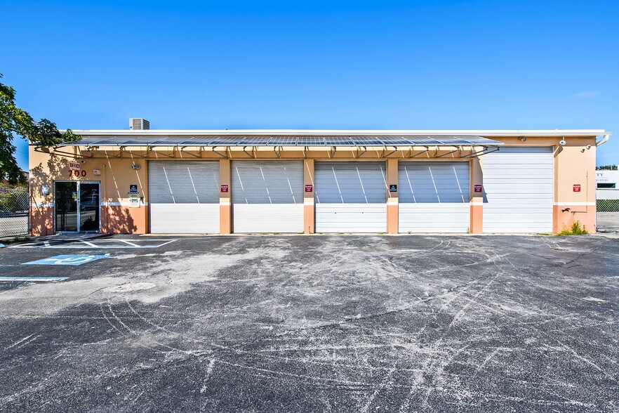 700-704 N Andrews Ave, Fort Lauderdale, FL à louer - Photo du bâtiment - Image 1 de 16