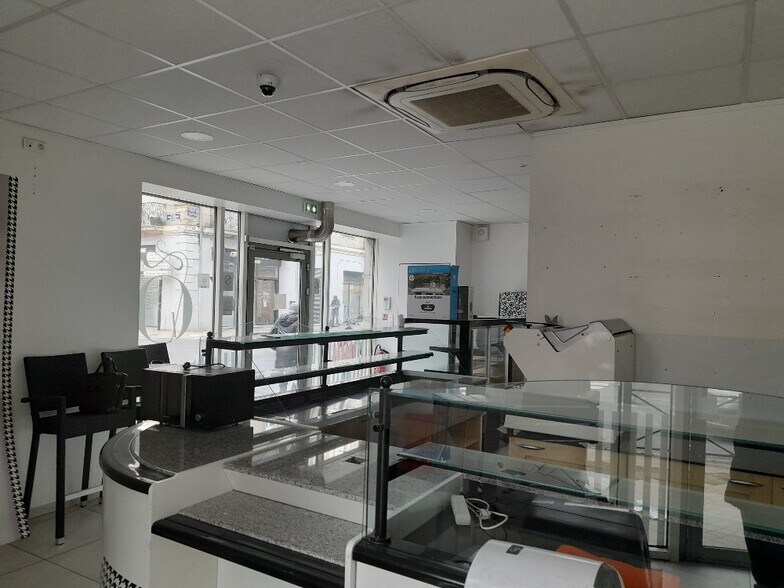 177 Cr de la Marne, Bordeaux for sale - Interior Photo - Image 3 of 3