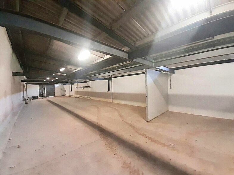 Industrial in Le Cannet-des-Maures for lease - Interior Photo - Image 2 of 3