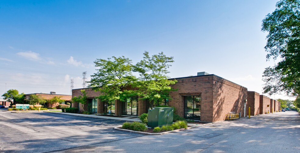 747 Church Rd, Elmhurst, IL à louer - Photo du bâtiment - Image 3 de 15