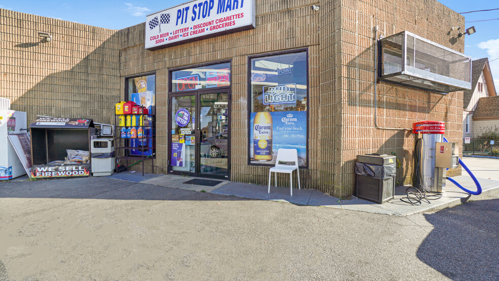 270 W Main St, Patchogue, NY for sale - Building Photo - Image 1 of 1