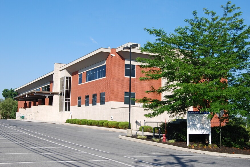 875 Poplar Church Rd, Camp Hill, PA for lease - Building Photo - Image 2 of 4