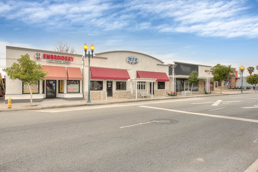 236 S Riverside Ave, Rialto, CA à vendre - Photo du bâtiment - Image 1 de 8