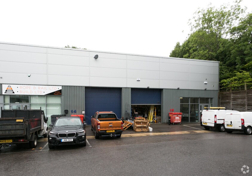 15 Avro Gate, Swindon à louer - Photo du bâtiment - Image 3 de 3