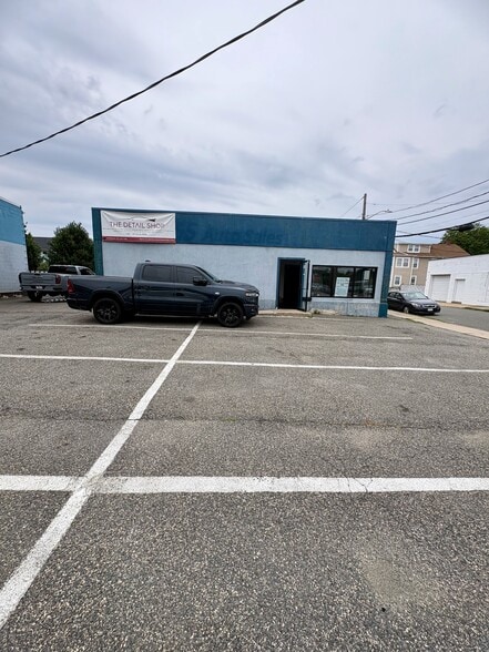 175 Mystic Ave, Medford, MA à vendre - Photo du bâtiment - Image 2 de 6