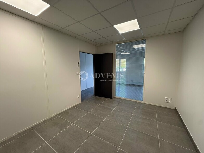 Office in Saint-Jean-de-Braye for lease - Building Photo - Image 3 of 9