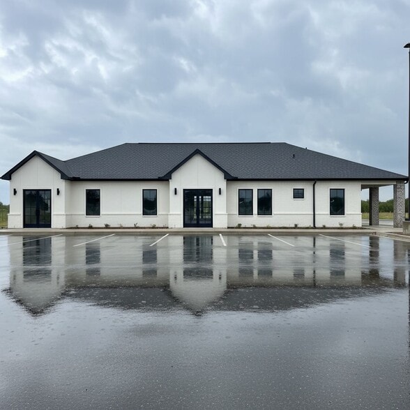 8601 Broadway Ext, Oklahoma City, OK for sale - Building Photo - Image 3 of 9