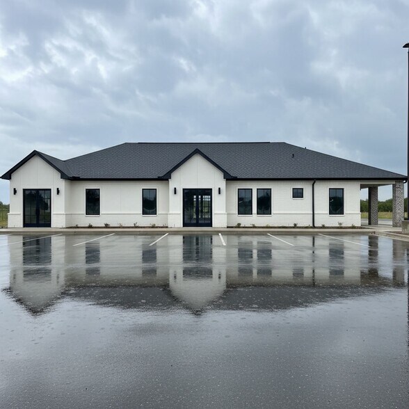 8601 Broadway Ext, Oklahoma City, OK à vendre - Photo du bâtiment - Image 3 de 9
