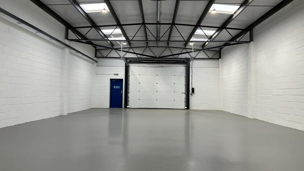 86-98 Tanners Dr, Milton Keynes à louer - Photo du bâtiment - Image 2 de 6