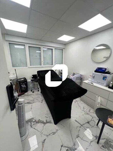 Office in Conflans-Sainte-Honorine for lease - Interior Photo - Image 3 of 5