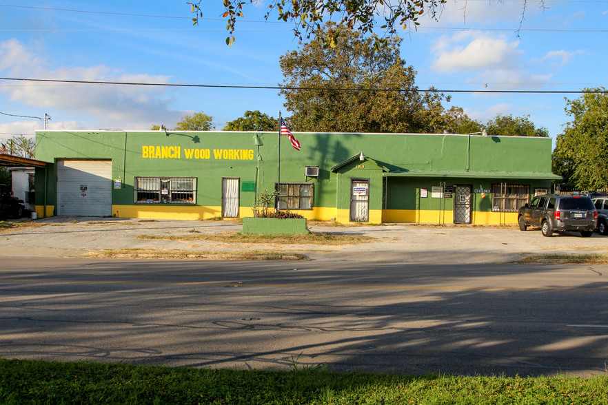 1919 W Martin St, San Antonio, TX for sale - Primary Photo - Image 1 of 1