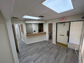 2701 Park Dr, Clearwater, FL for lease Interior Photo- Image 1 of 11