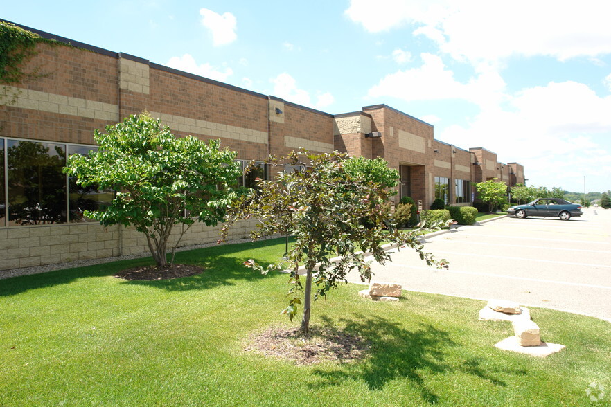 1155 Centre Pointe Dr, Mendota Heights, MN for lease - Building Photo - Image 3 of 7