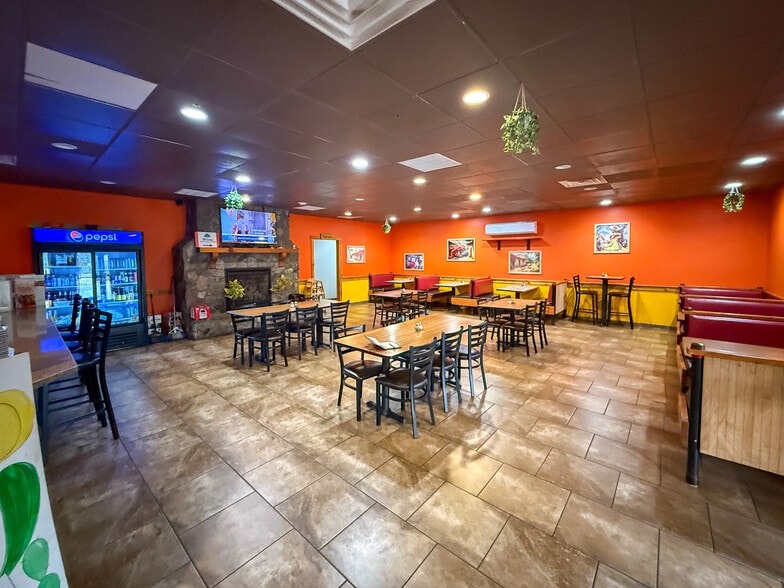 40 Sallys Ridge Rd, Henry, VA à vendre - Photo du bâtiment - Image 2 de 16