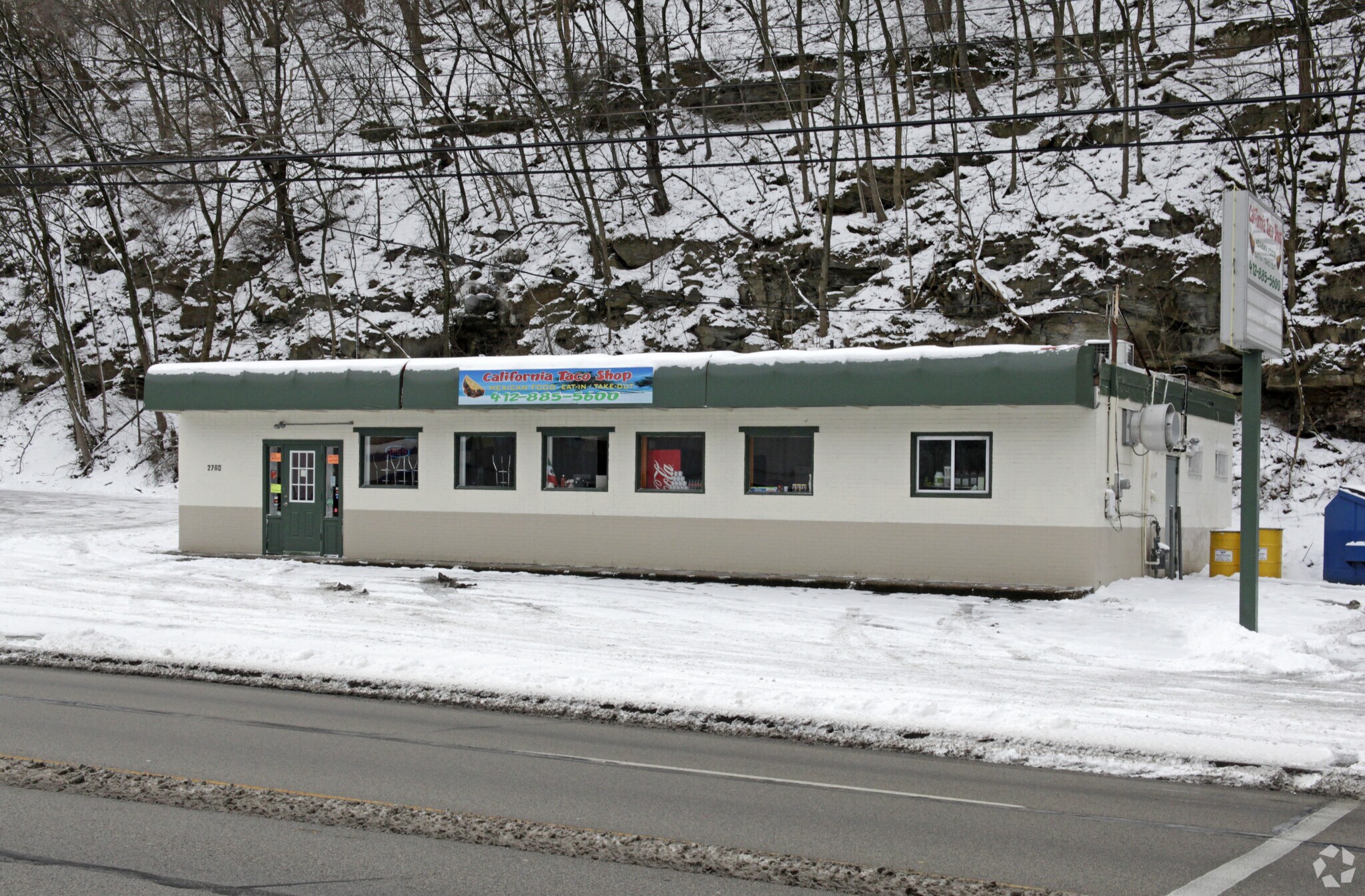 2760 Clairton Blvd, Pittsburgh, PA à louer Photo du bâtiment- Image 1 de 9