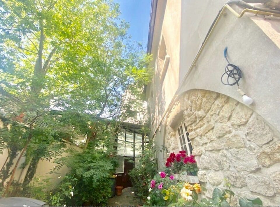 302 Rue De Charenton, Paris, PAR 75012 -  -  - Interior Photo - Image 1 of 6