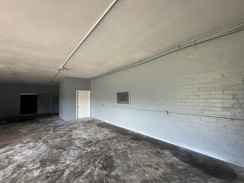 1305 Lacey Dr, Baytown, TX for lease - Building Photo - Image 2 of 10