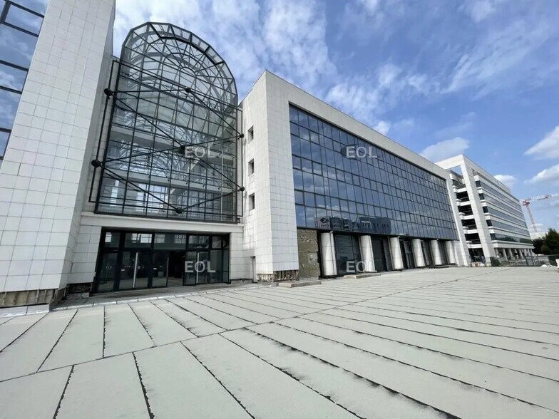 Flex dans Colombes à louer - Photo du bâtiment - Image 1 de 12