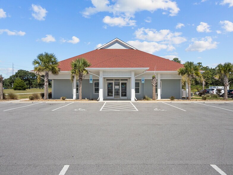 110 Golfin Dolphin Dr, Cape Carteret, NC à vendre - Photo du bâtiment - Image 2 de 86