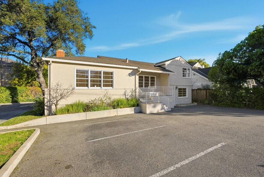 29 Hawthorne Ave, Los Altos, CA à louer - Photo du bâtiment - Image 3 de 31