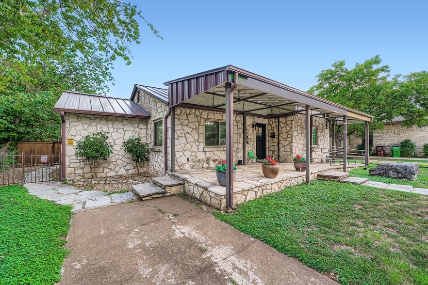 405 W Main St, Round Rock, TX for lease - Building Photo - Image 3 of 39