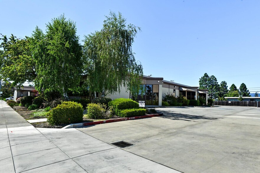 550 Price Ave, Redwood City, CA à vendre - Photo du bâtiment - Image 3 de 113