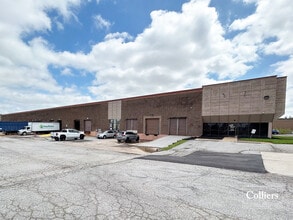 5422-5434 Eagle Industrial Ct, Hazelwood, MO for lease Building Photo- Image 1 of 4