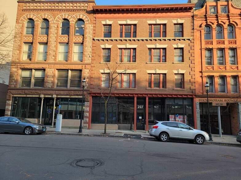 207-231 Bank St, Waterbury, CT à vendre - Photo du bâtiment - Image 1 de 3