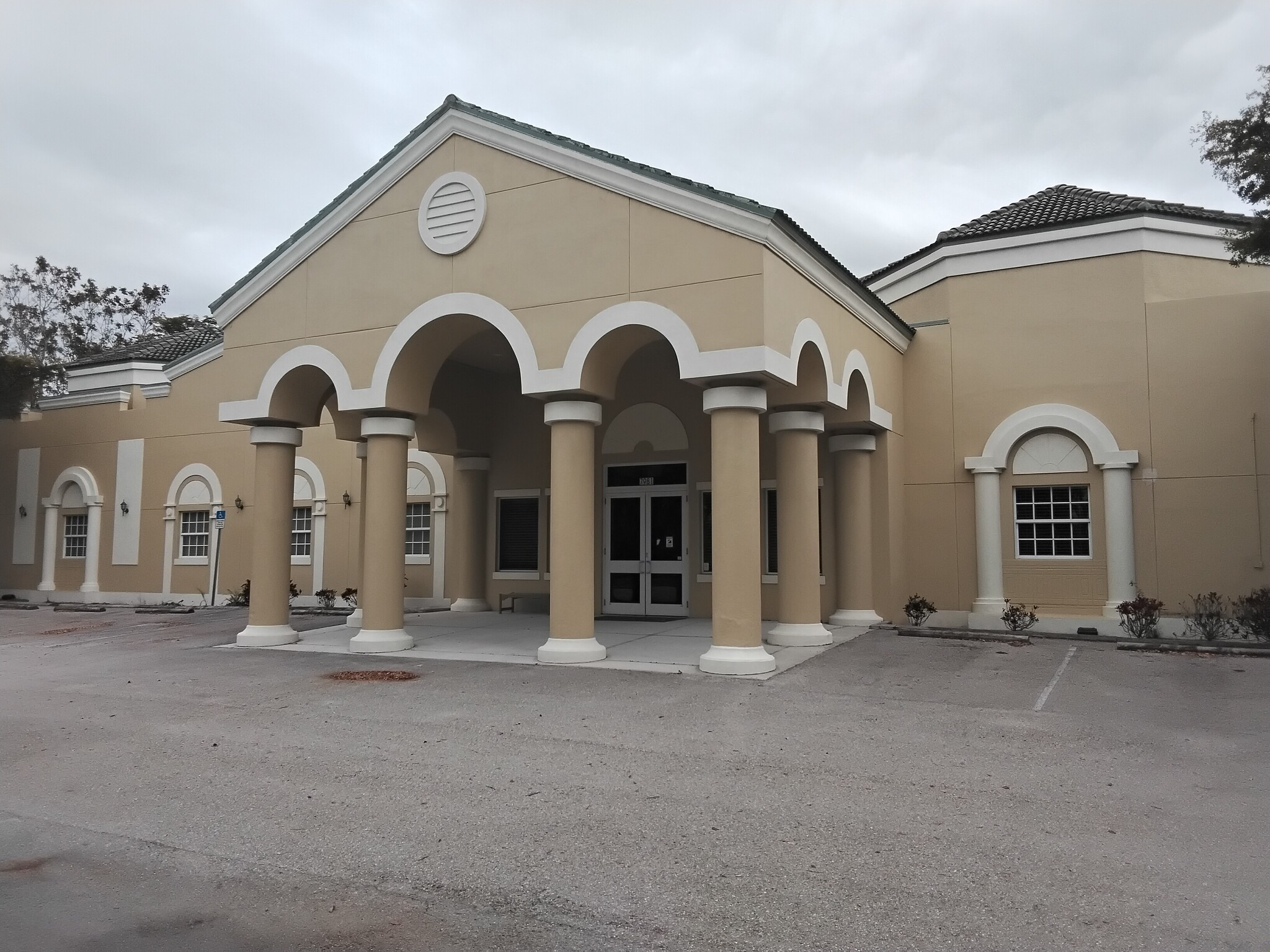 7981 Gladiolus Dr, Fort Myers, FL for sale Primary Photo- Image 1 of 8