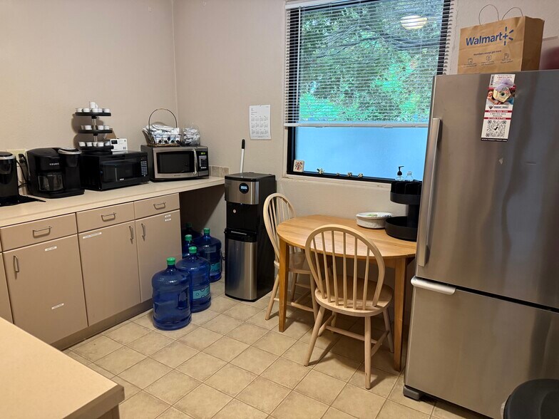 1128 Broadway St, Longview, WA à vendre - Photo du bâtiment - Image 3 de 8