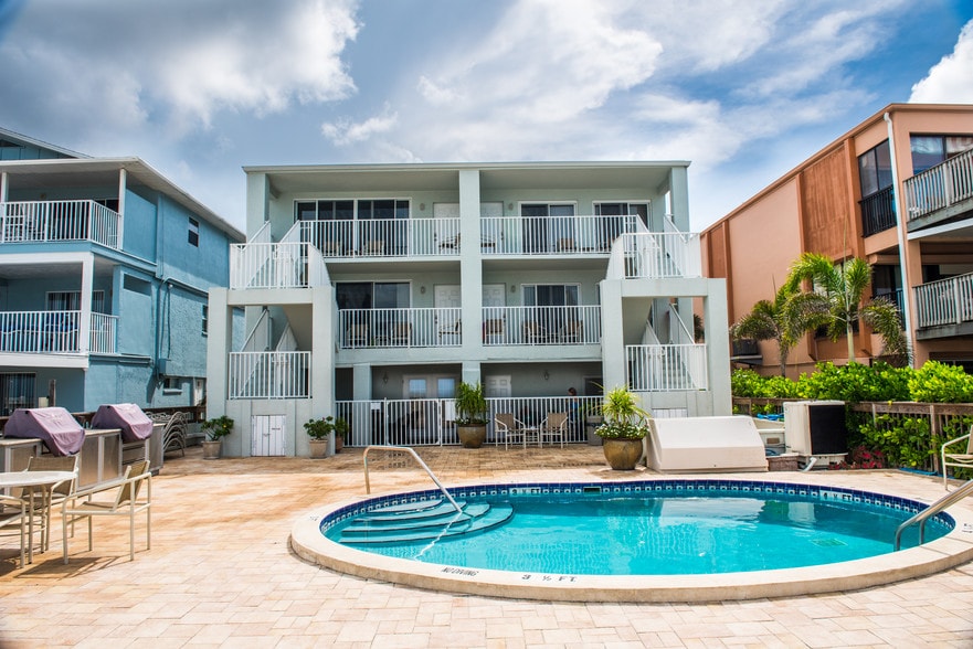 19306 Gulf Blvd, Indian Shores, FL for sale - Primary Photo - Image 1 of 7
