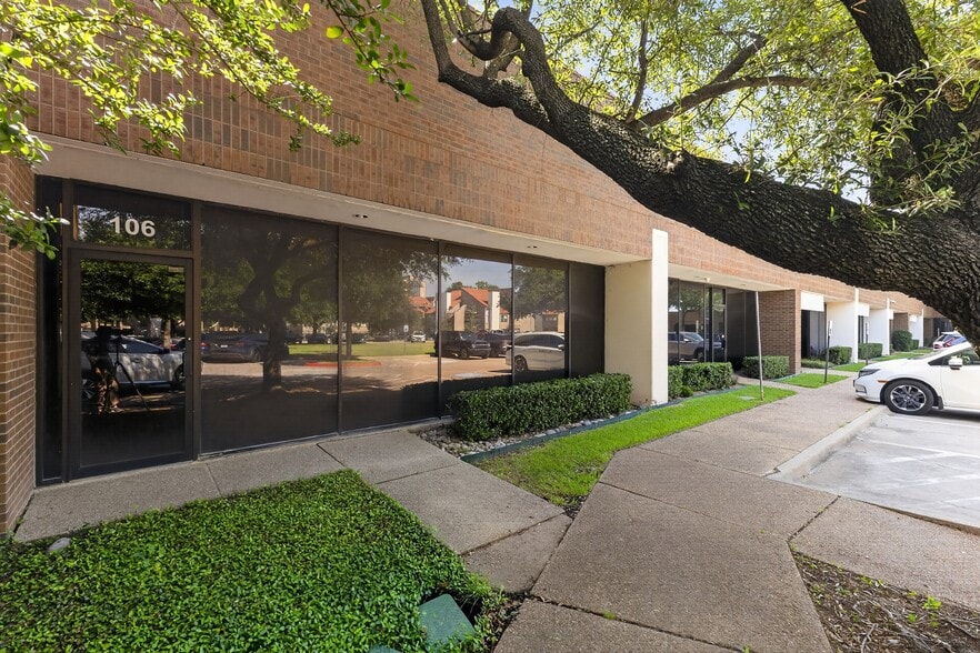 7920 Elmbrook Dr, Dallas, TX for lease - Building Photo - Image 1 of 16