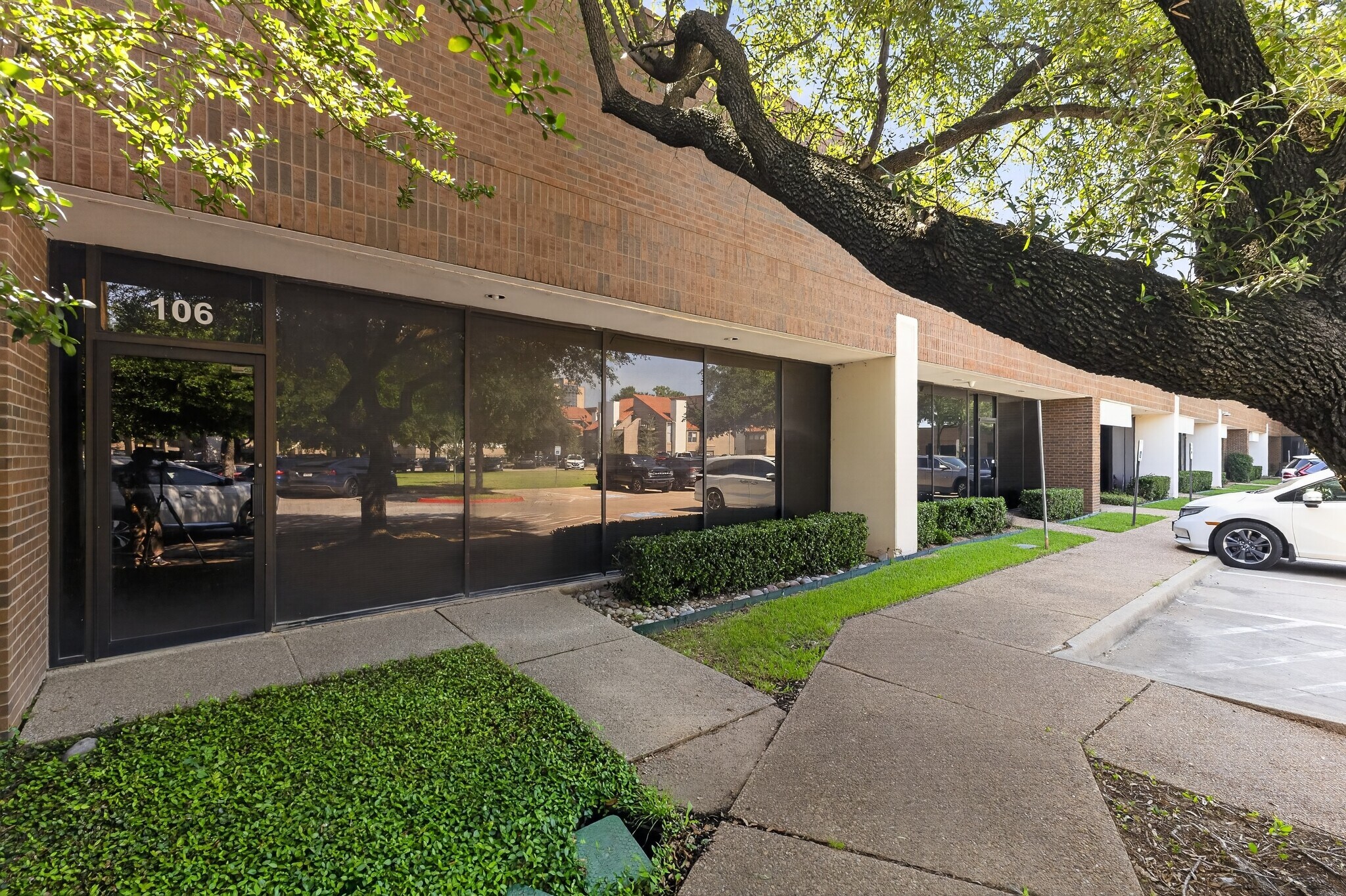 7920 Elmbrook Dr, Dallas, TX à louer Photo du bâtiment- Image 1 de 17