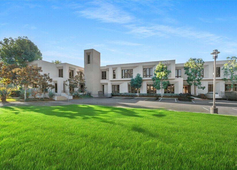1101 Dove St, Newport Beach, CA à vendre - Photo du bâtiment - Image 3 de 10