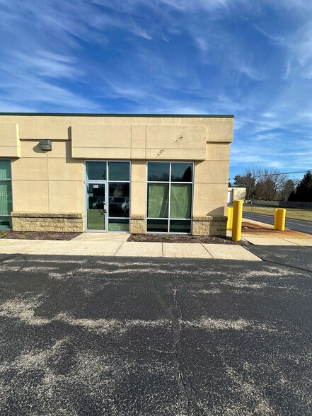 8207 22nd Ave, Kenosha, WI à louer - Photo du bâtiment - Image 2 de 5