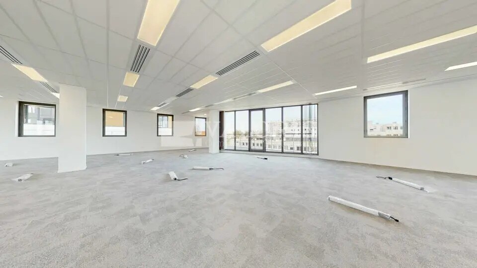 Office in Vénissieux for lease Building Photo- Image 1 of 12