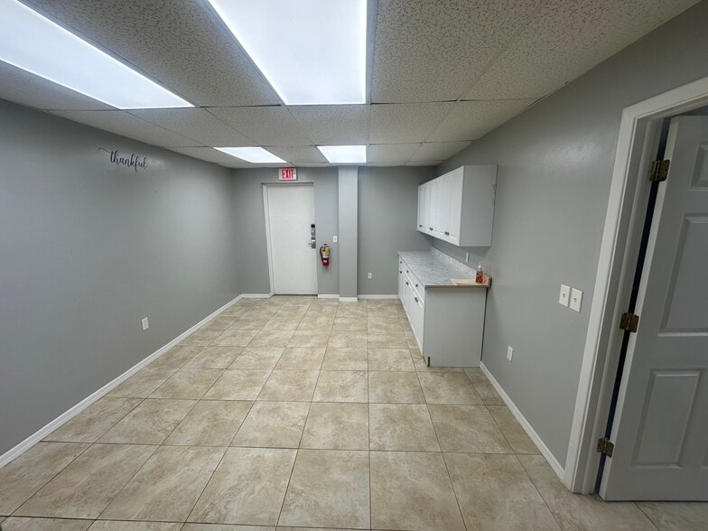 6995 N 90th Ave, Pinellas Park, FL for lease - Building Photo - Image 3 of 14