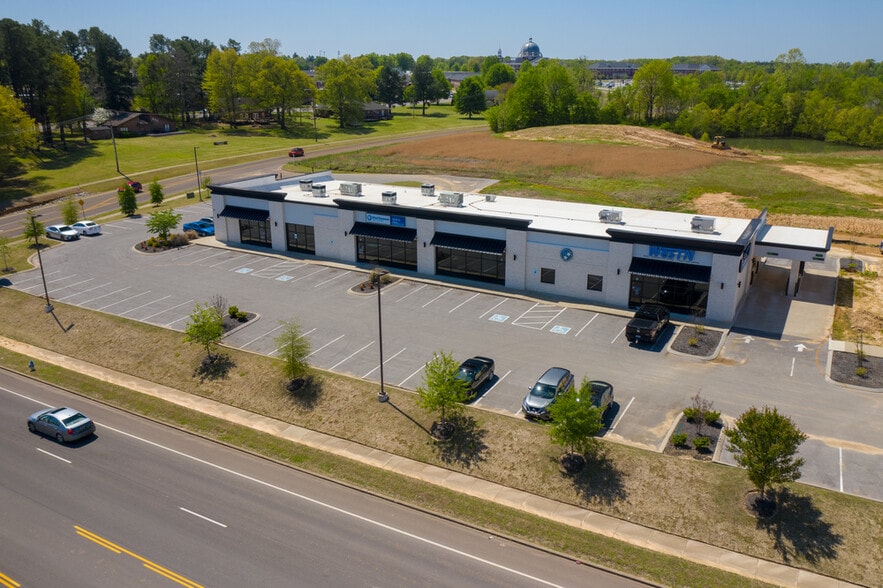 1270 Union University Dr, Jackson, TN for sale - Building Photo - Image 2 of 6