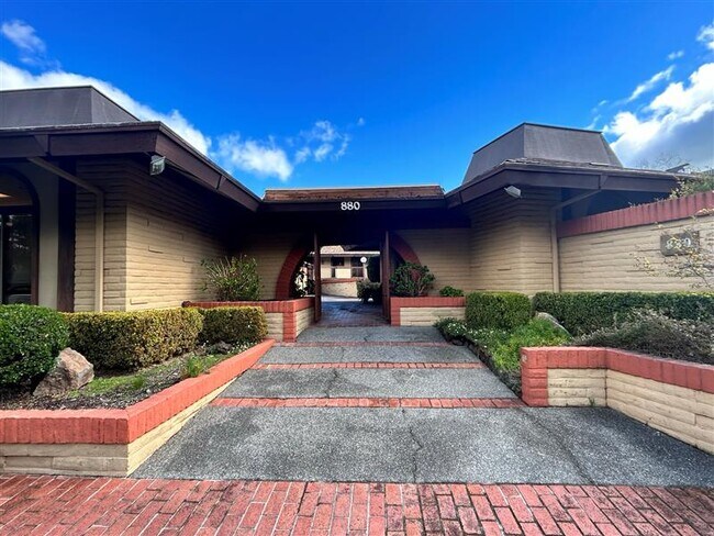 Plus de détails pour 880 Las Gallinas Ave, San Rafael, CA - Bureau à vendre