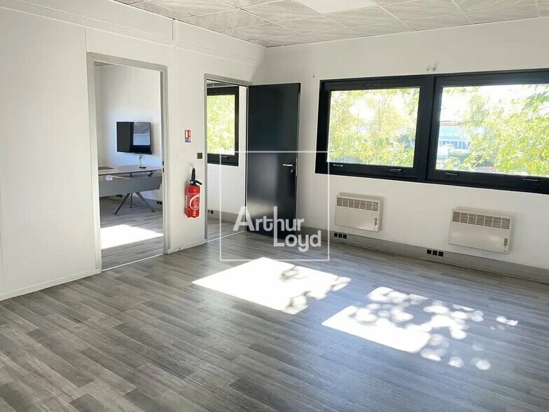 Local d'activités dans Lisses à vendre - Photo intérieure - Image 2 de 7