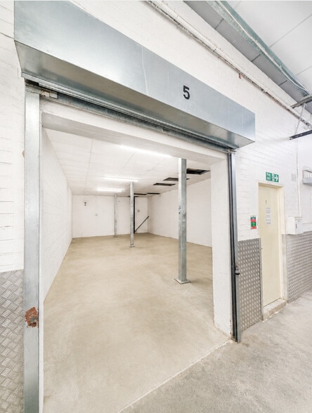 2 Cowgate Rd, Greenford à louer - Photo du bâtiment - Image 3 de 10