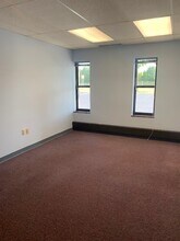 14377 Woodlake Dr, Chesterfield, MO for lease Interior Photo- Image 2 of 8