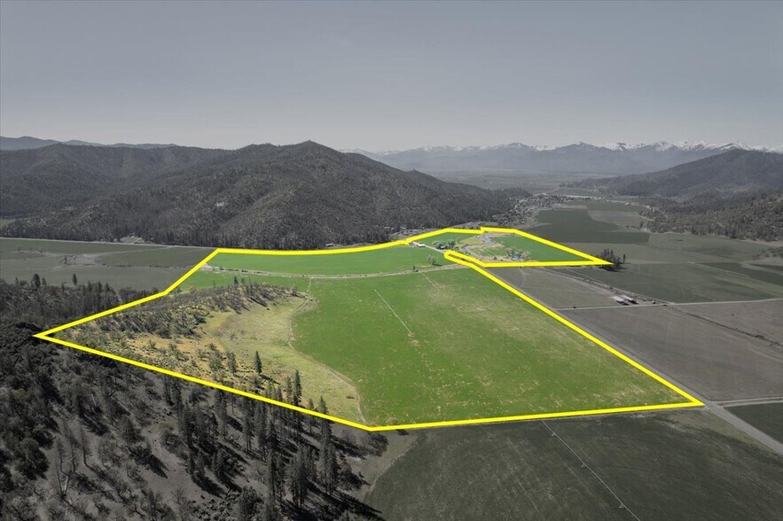 13317 McAdams Creek Rd, Fort Jones, CA à vendre - Photo du bâtiment - Image 2 de 47